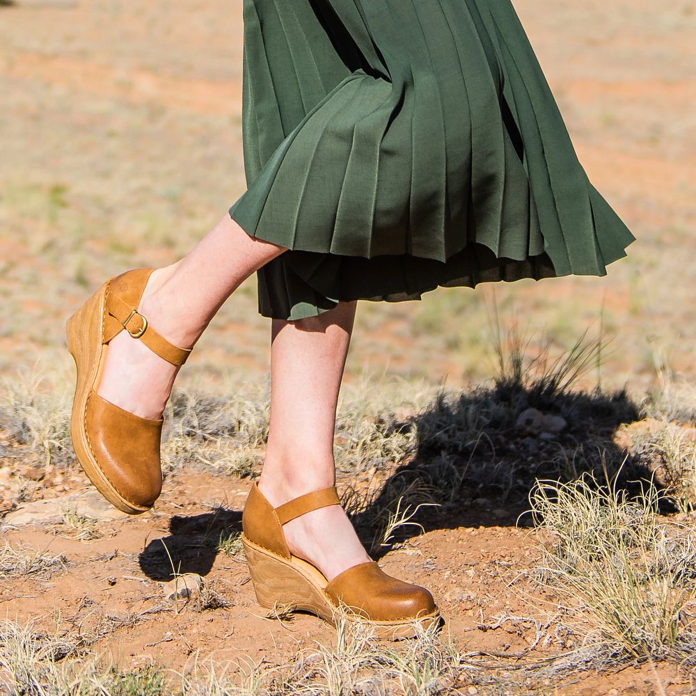 Born Nellie Clogs Cream Visone Distressed Product ID-pe8hMMc8 Born Nellie Clogs Cream Visone Distressed Product ID-pe8hMMc8